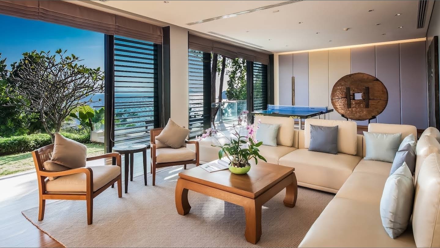 Villa Sawarin — Luxury 10-Bedroom Beachfront Estate - full photo 23