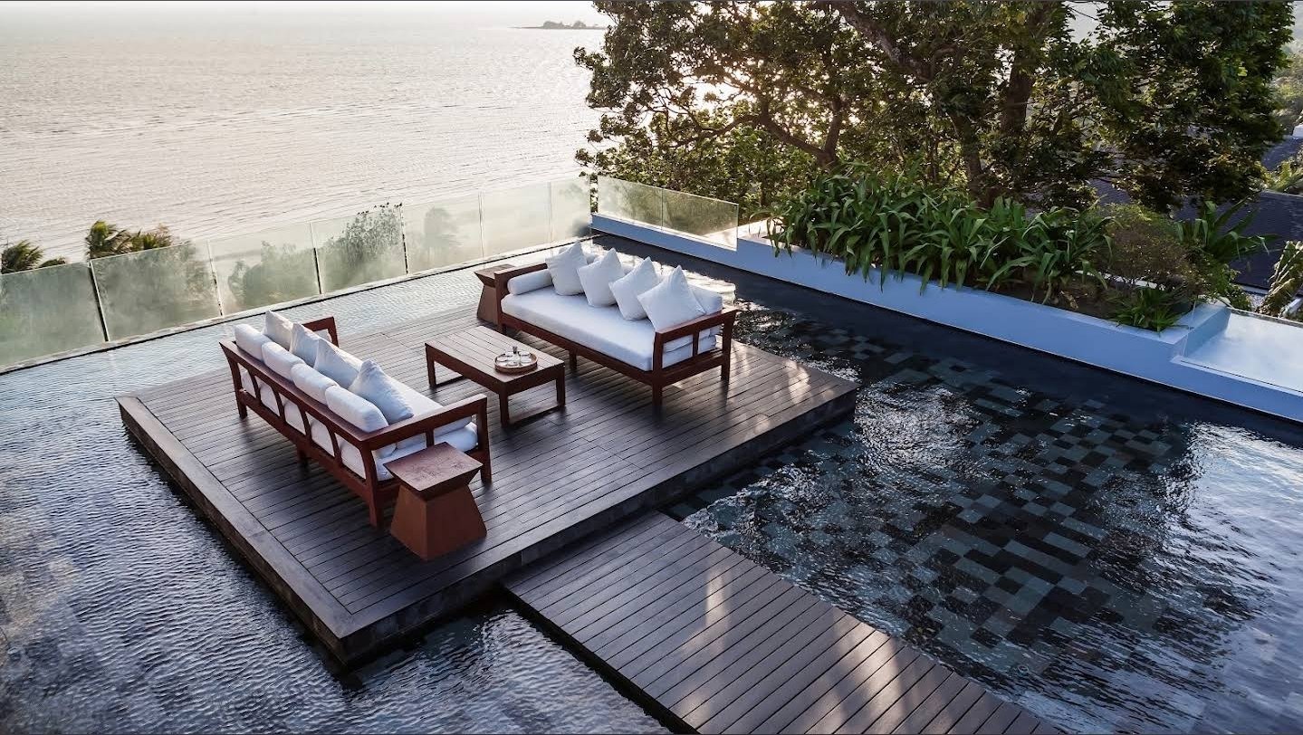 Villa Sawarin — Luxury 10-Bedroom Beachfront Estate - full photo 16
