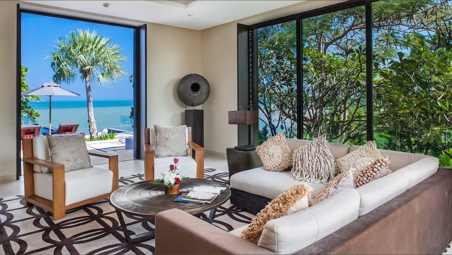 Villa Sawarin — Luxury 10-Bedroom Beachfront Estate - full photo 24