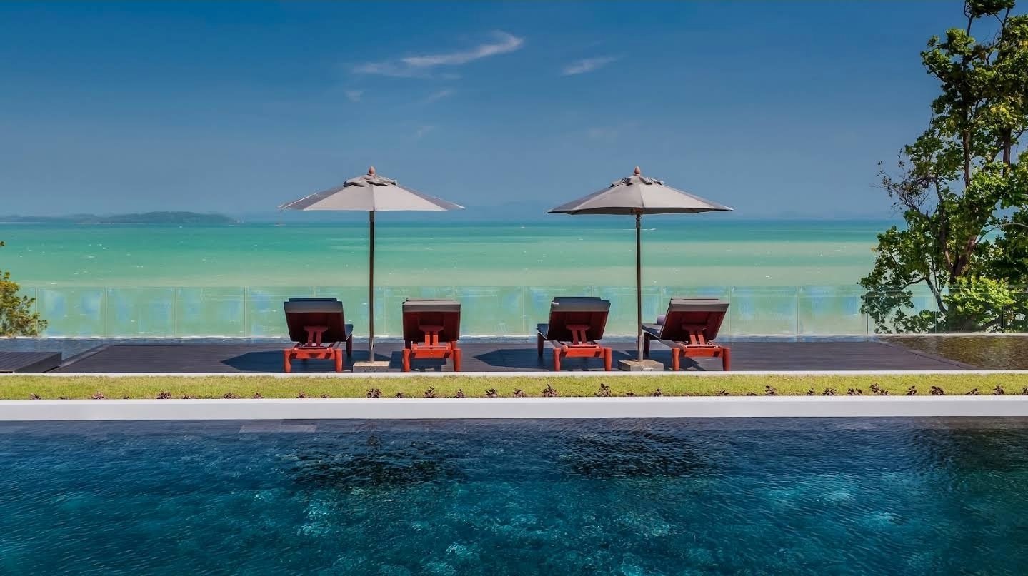 Villa Sawarin — Luxury 10-Bedroom Beachfront Estate - full photo 11