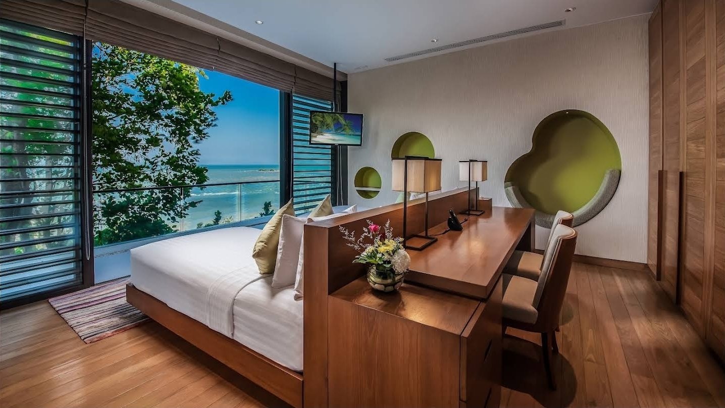 Villa Sawarin — Luxury 10-Bedroom Beachfront Estate - full photo 38