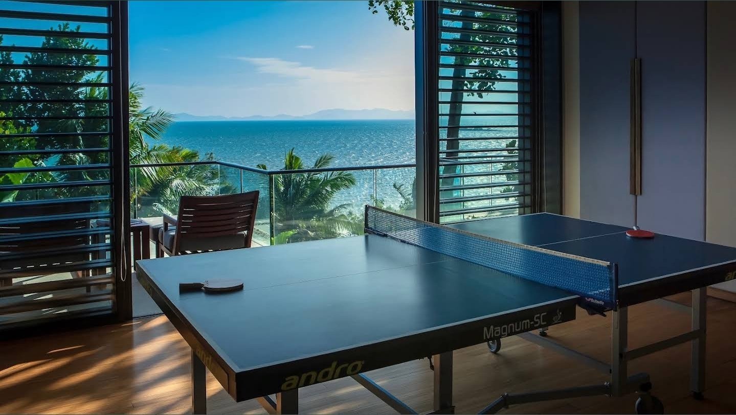 Villa Sawarin — Luxury 10-Bedroom Beachfront Estate - full photo 56