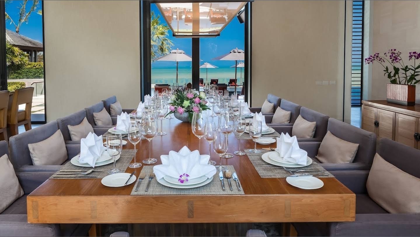 Villa Sawarin — Luxury 10-Bedroom Beachfront Estate - full photo 27