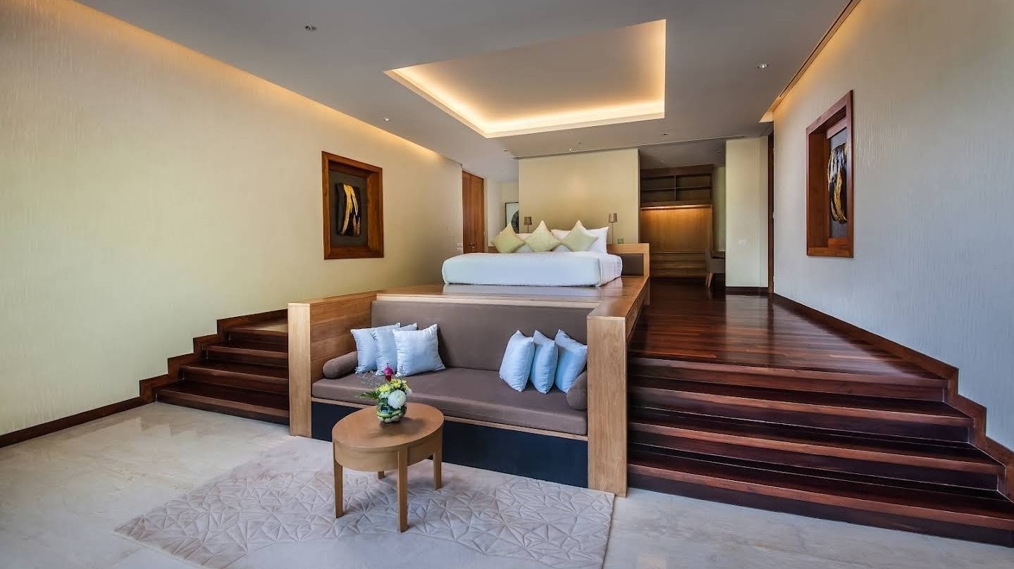 Villa Sawarin — Luxury 10-Bedroom Beachfront Estate - full photo 41