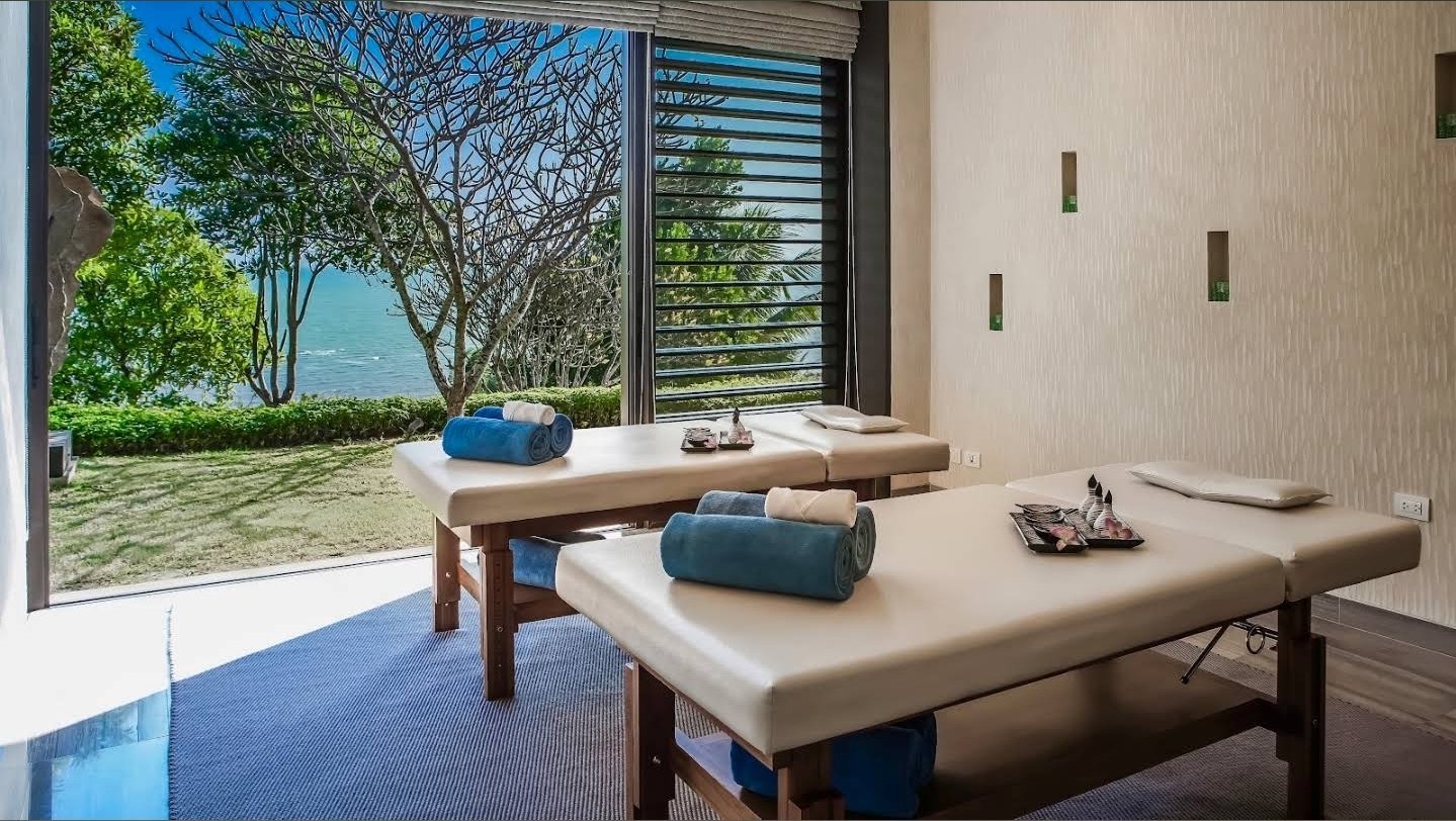 Villa Sawarin — Luxury 10-Bedroom Beachfront Estate - full photo 61