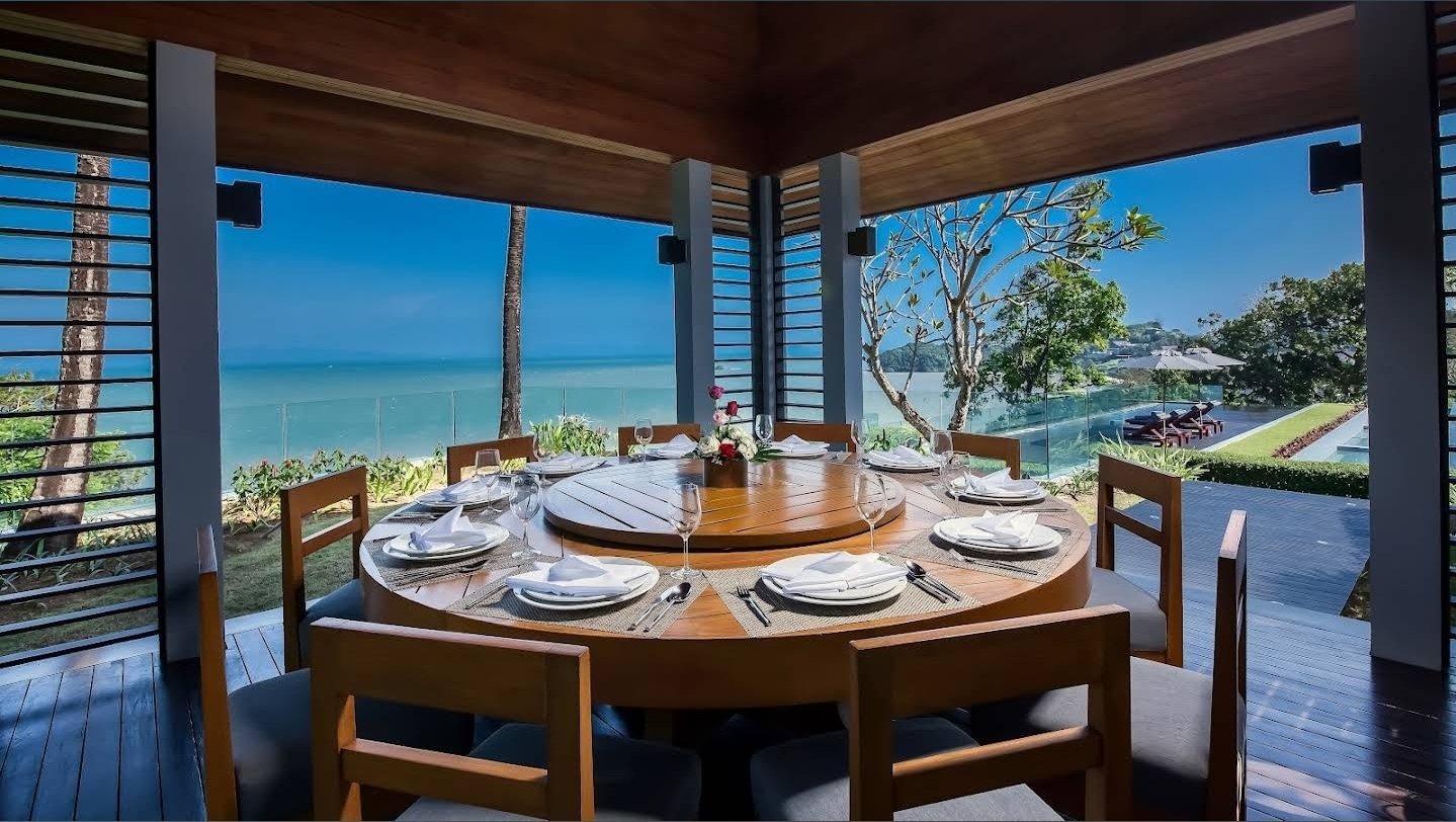 Villa Sawarin — Luxury 10-Bedroom Beachfront Estate - full photo 28