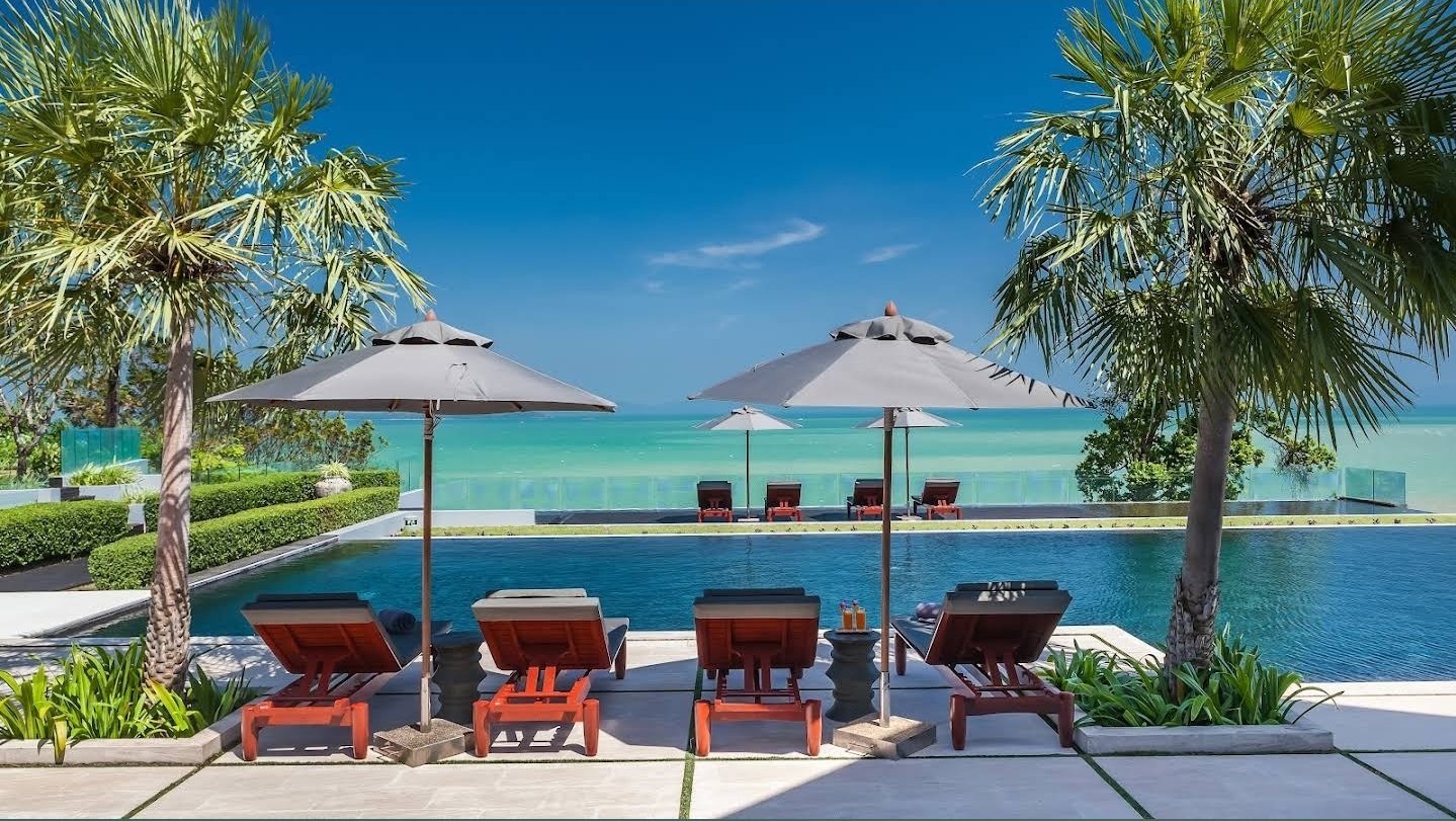 Villa Sawarin — Luxury 10-Bedroom Beachfront Estate - full photo 13