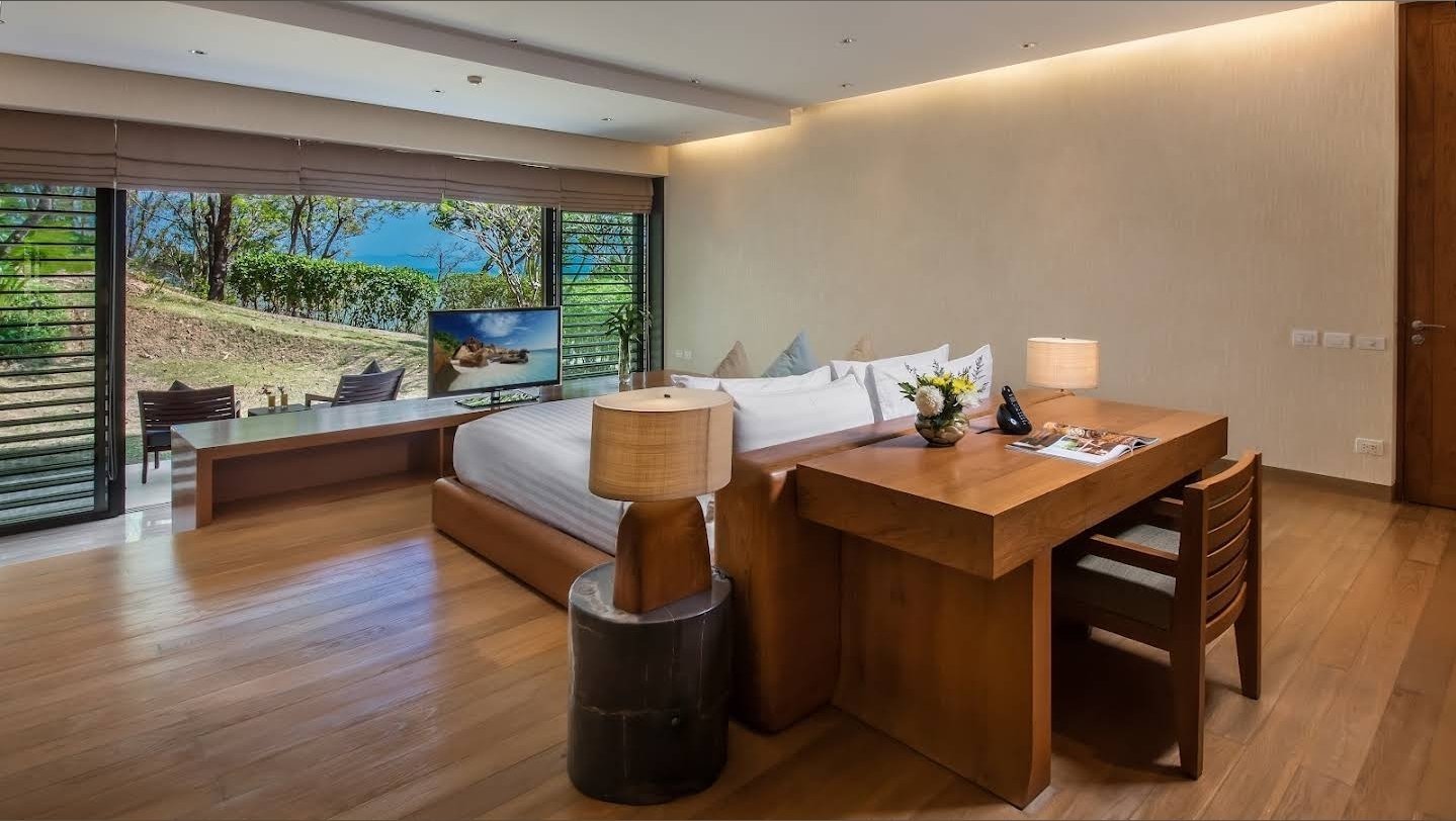 Villa Sawarin — Luxury 10-Bedroom Beachfront Estate - full photo 45