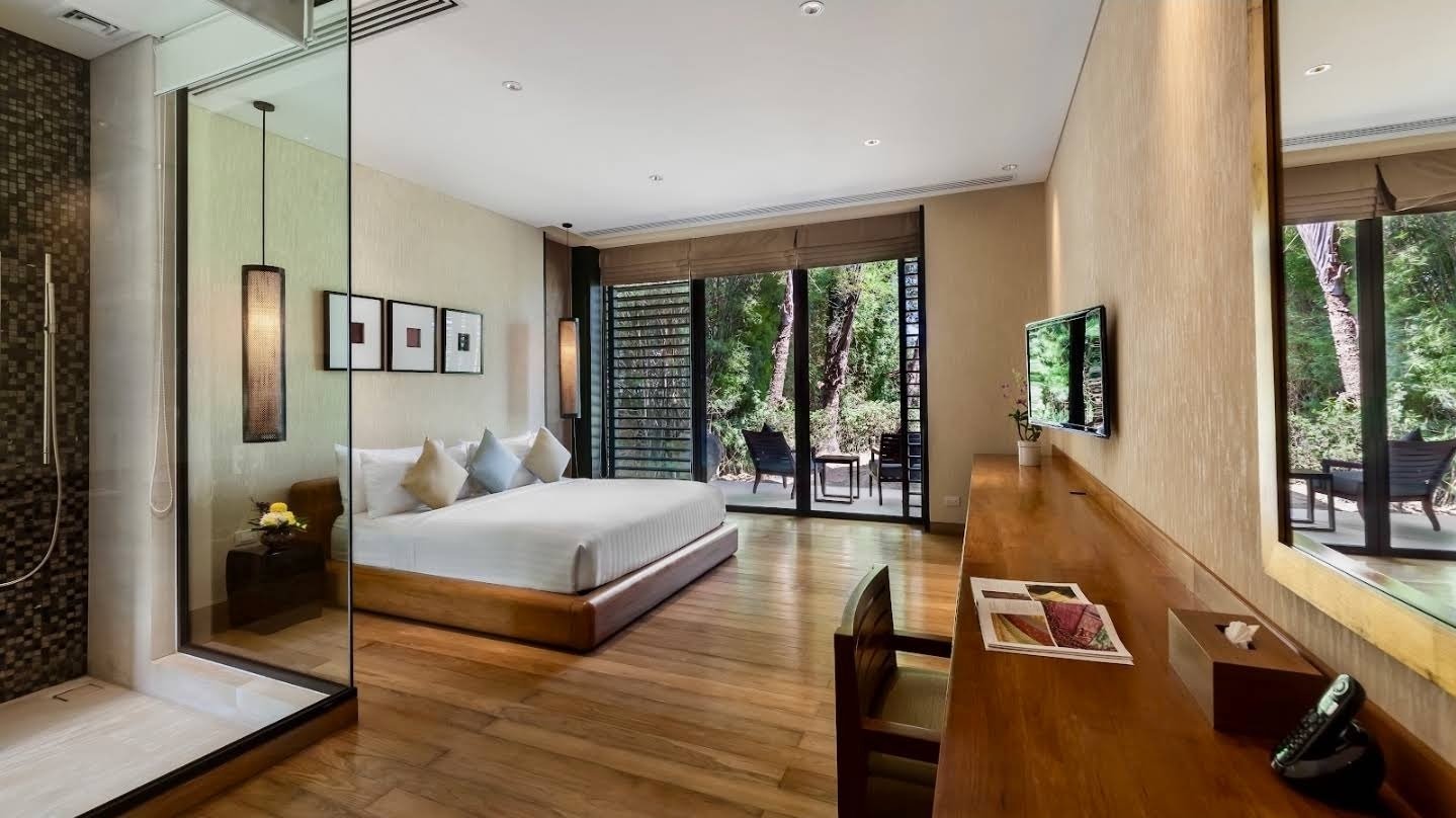 Villa Sawarin — Luxury 10-Bedroom Beachfront Estate - full photo 46