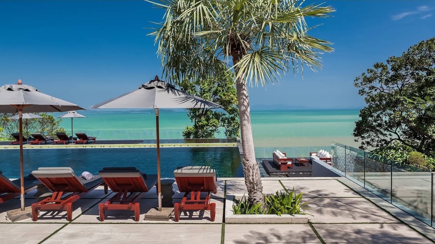 Villa Sawarin — Luxury 10-Bedroom Beachfront Estate - full photo 14