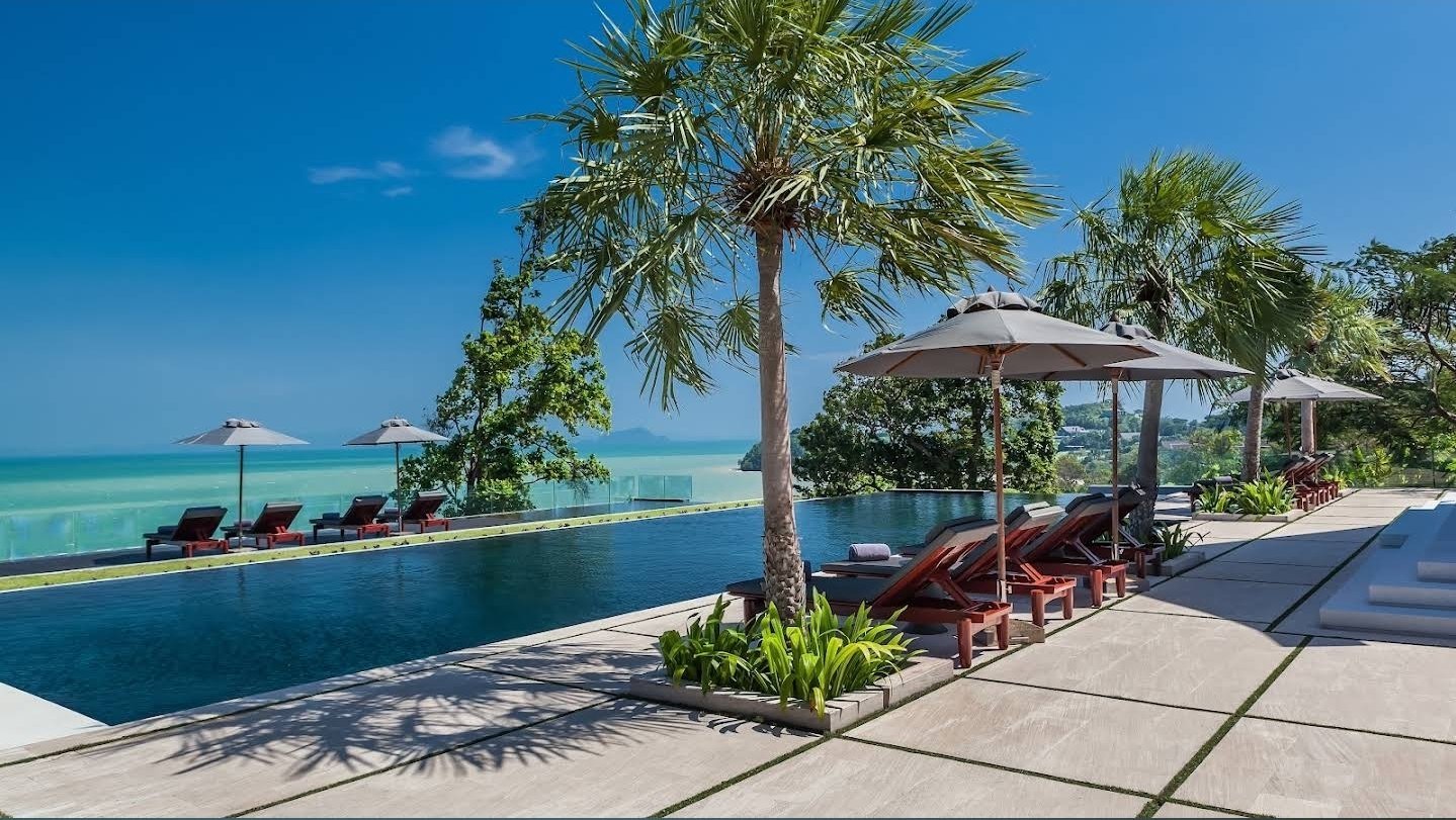 Villa Sawarin — Luxury 10-Bedroom Beachfront Estate - full photo 15