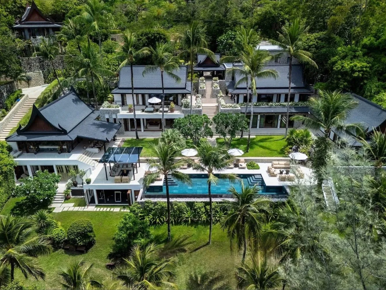 ​Villa Analaya — Luxury 6-Bedroom Beachfront Estate - full photo 1
