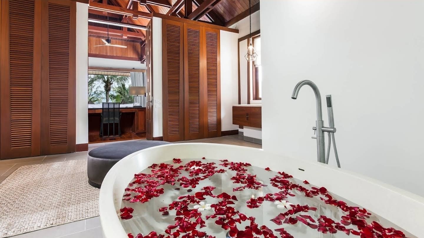 ​Villa Analaya — Luxury 6-Bedroom Beachfront Estate - full photo 39