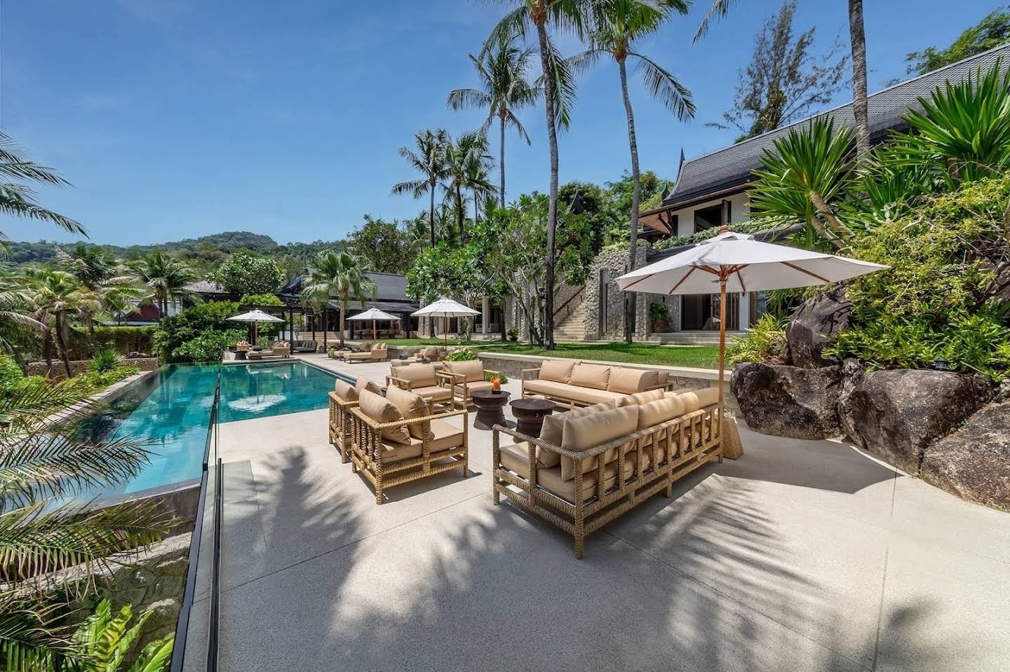 ​Villa Analaya — Luxury 6-Bedroom Beachfront Estate - full photo 12