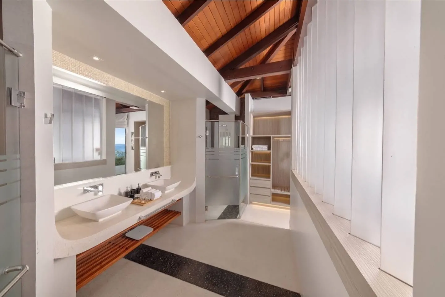 Villa La Prana — Luxury 7-Bedroom Oceanfront Estate - full photo 32