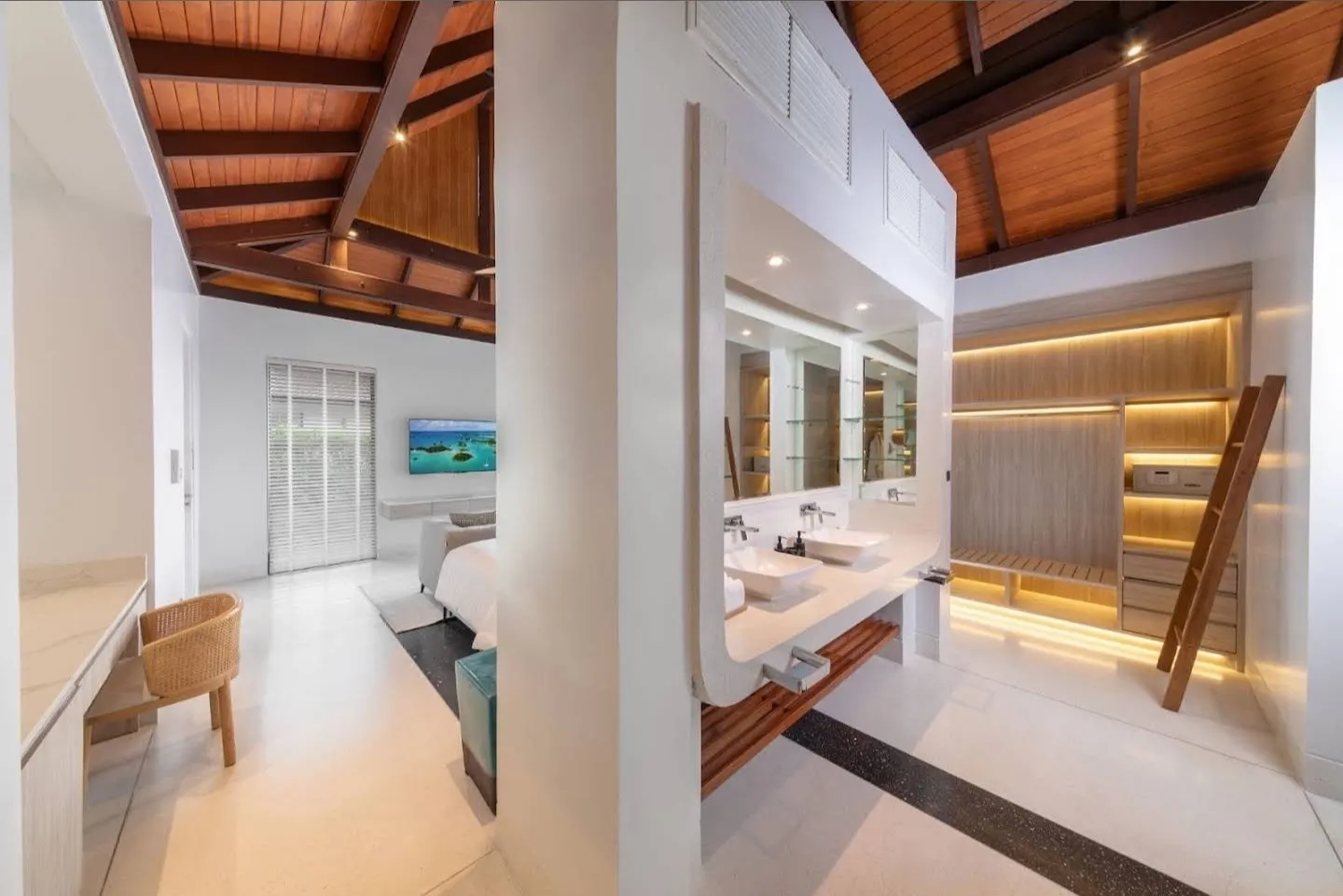 Villa La Prana — Luxury 7-Bedroom Oceanfront Estate - full photo 33