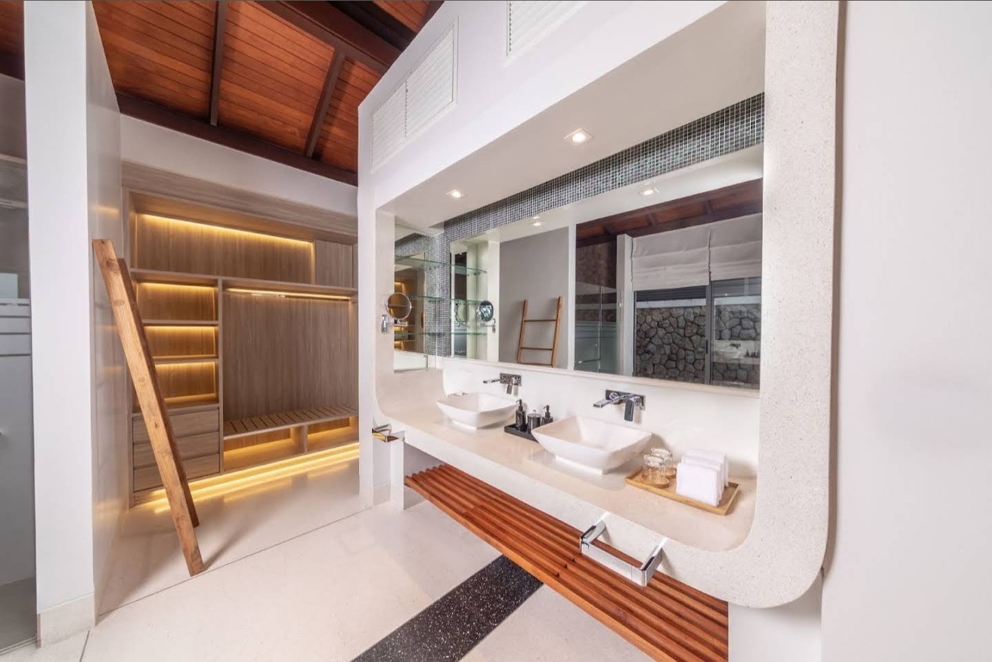 Villa La Prana — Luxury 7-Bedroom Oceanfront Estate - full photo 36