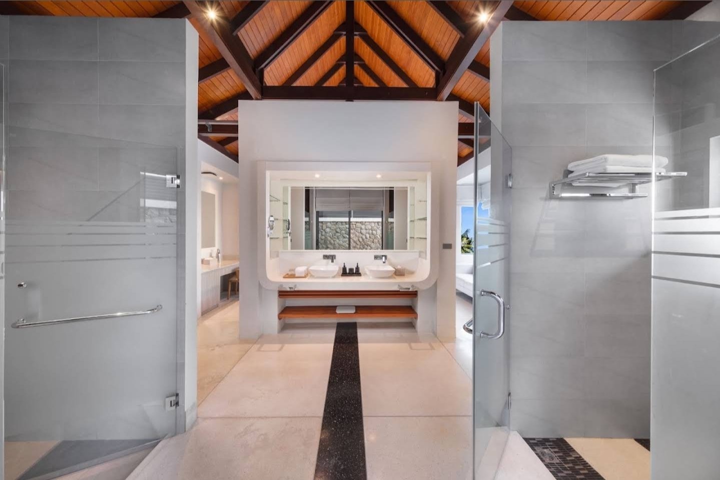 Villa La Prana — Luxury 7-Bedroom Oceanfront Estate - full photo 37