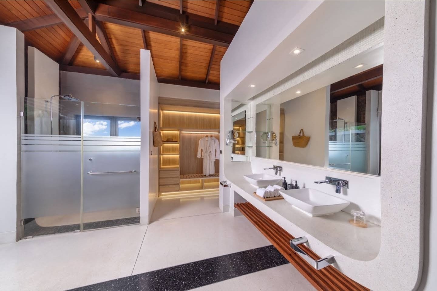Villa La Prana — Luxury 7-Bedroom Oceanfront Estate - full photo 39