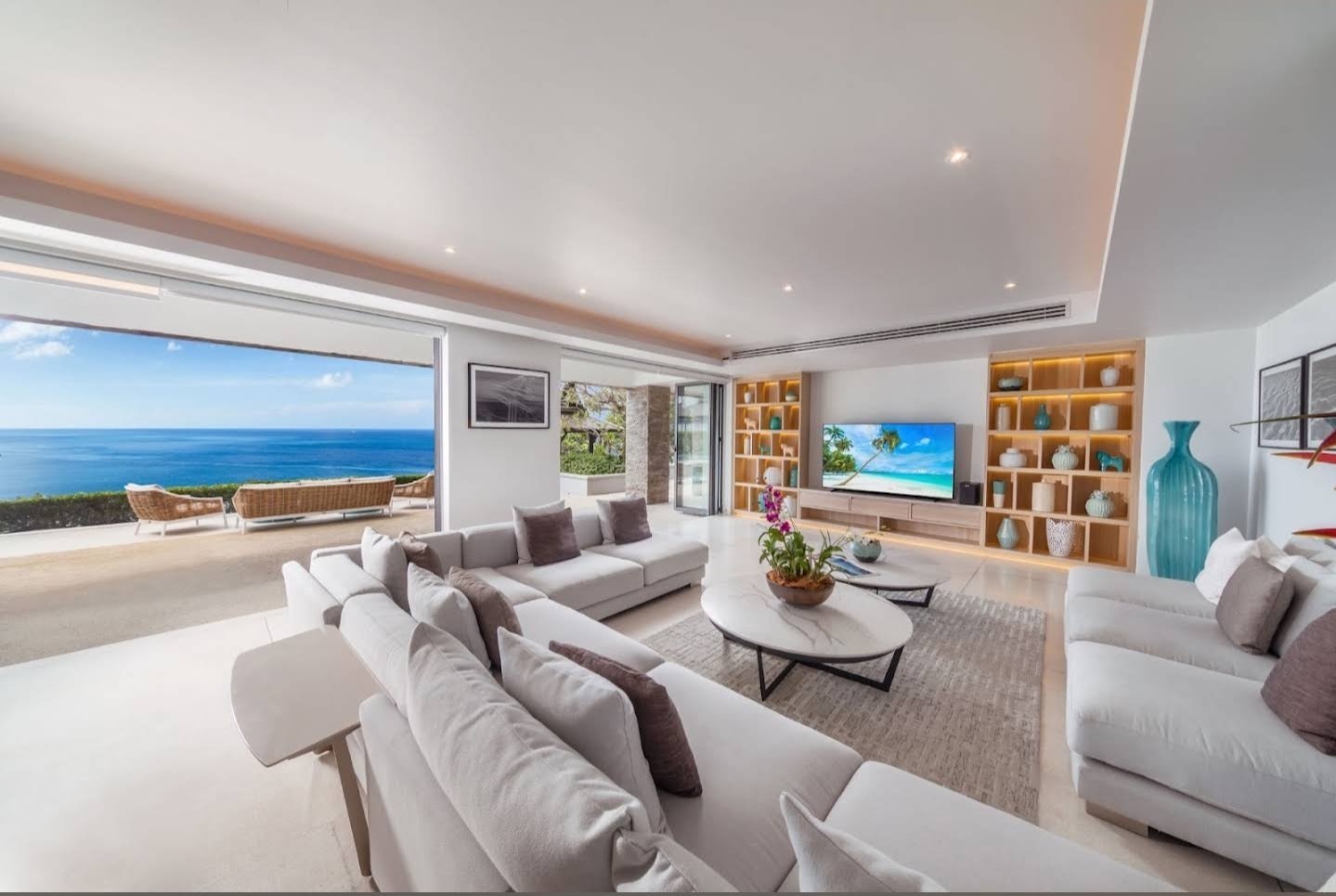 Villa La Prana — Luxury 7-Bedroom Oceanfront Estate - full photo 18