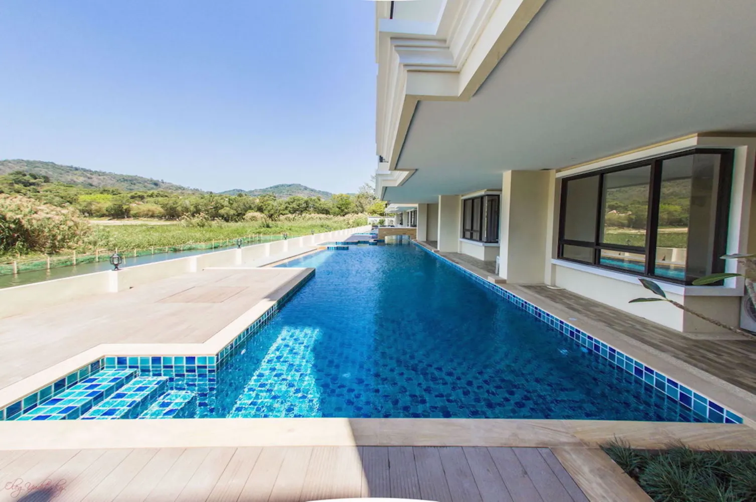 Property image - full photo 3