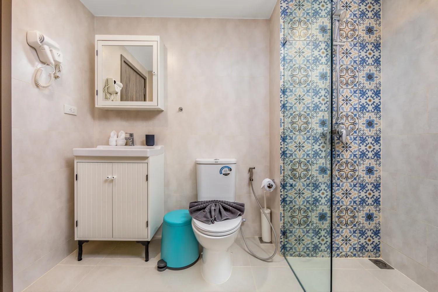 Property image - full photo 11
