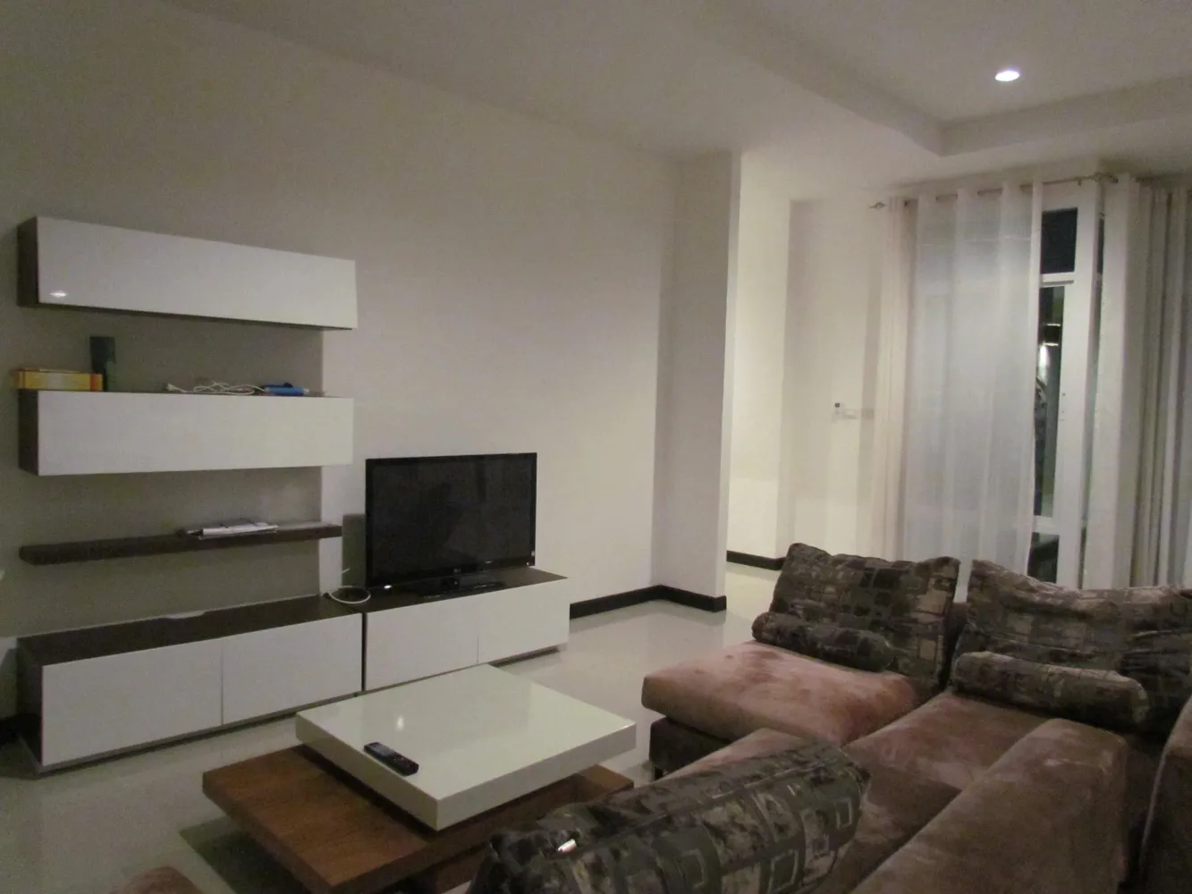 Property image - full photo 4