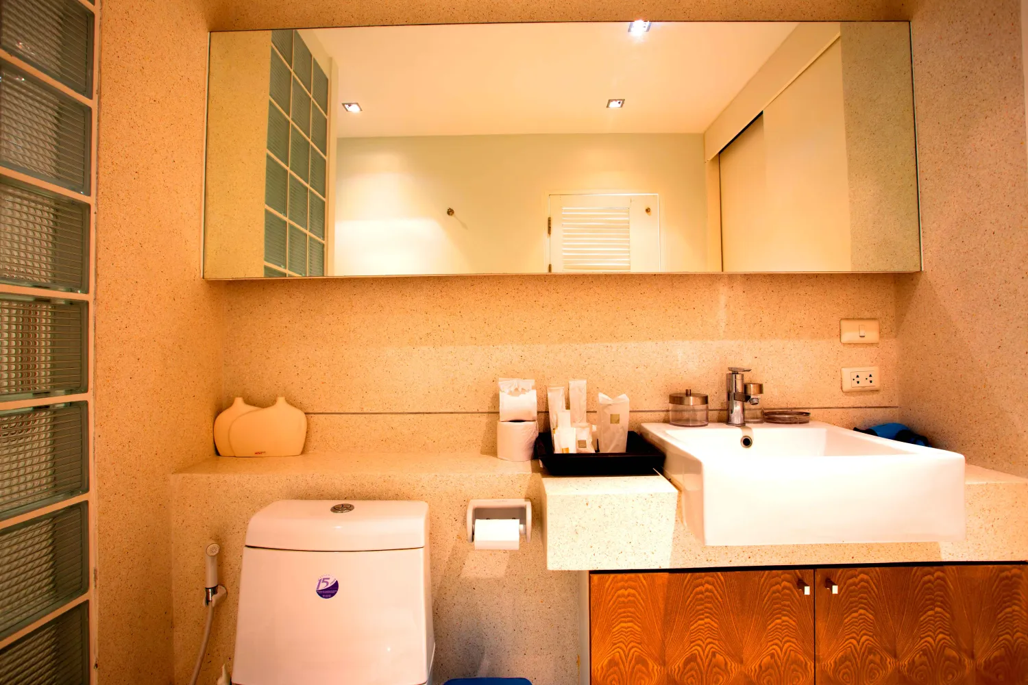 Property image - full photo 10