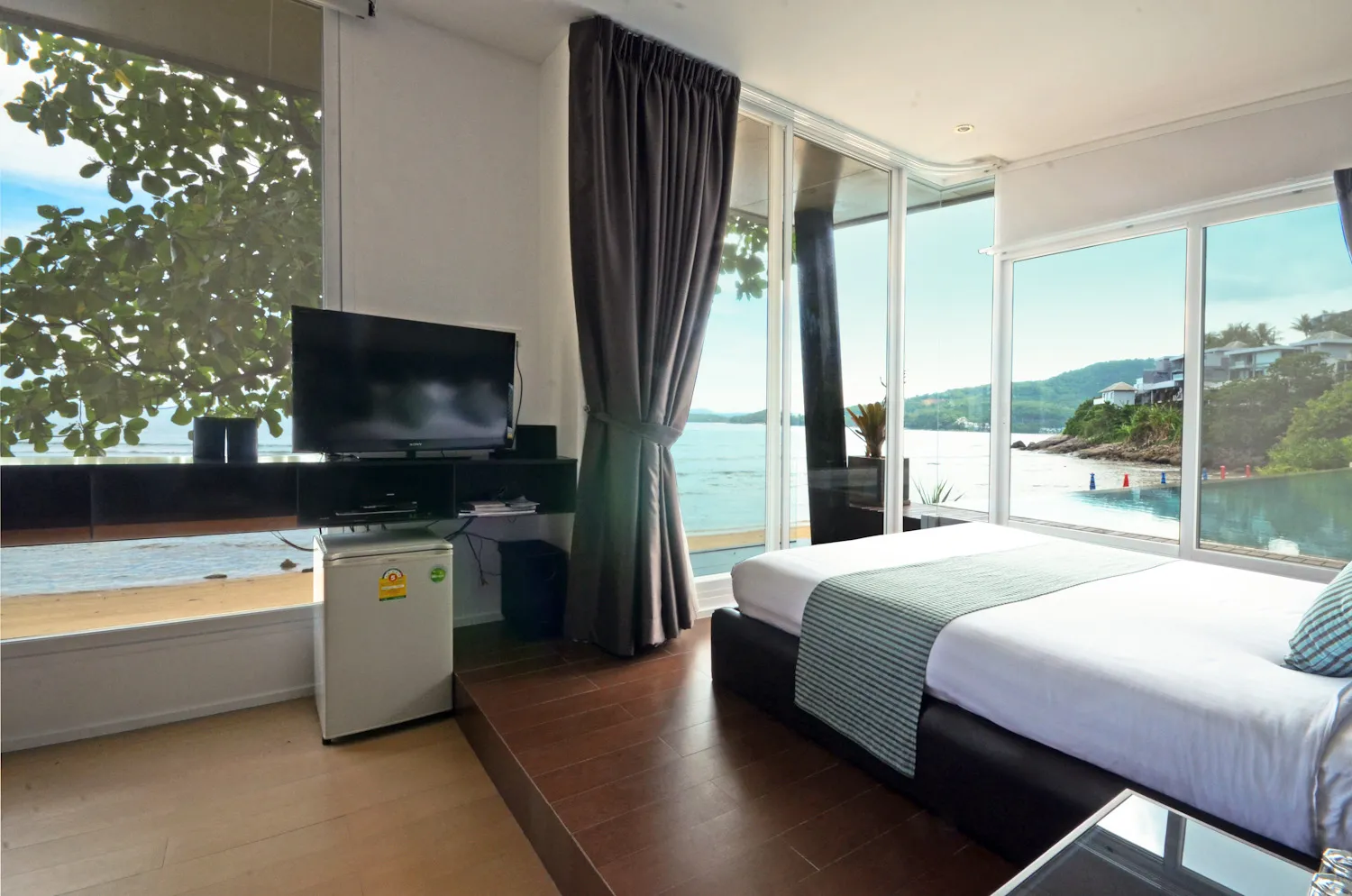 Property image - full photo 4