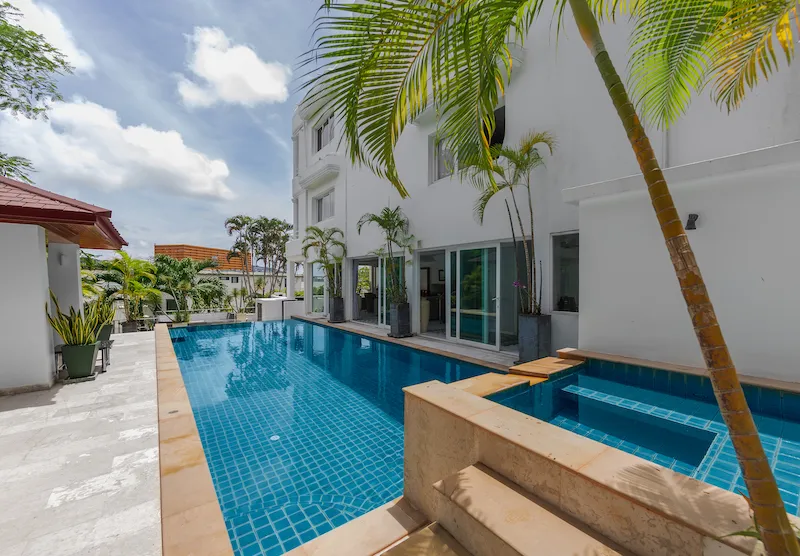 Property image - full photo 2
