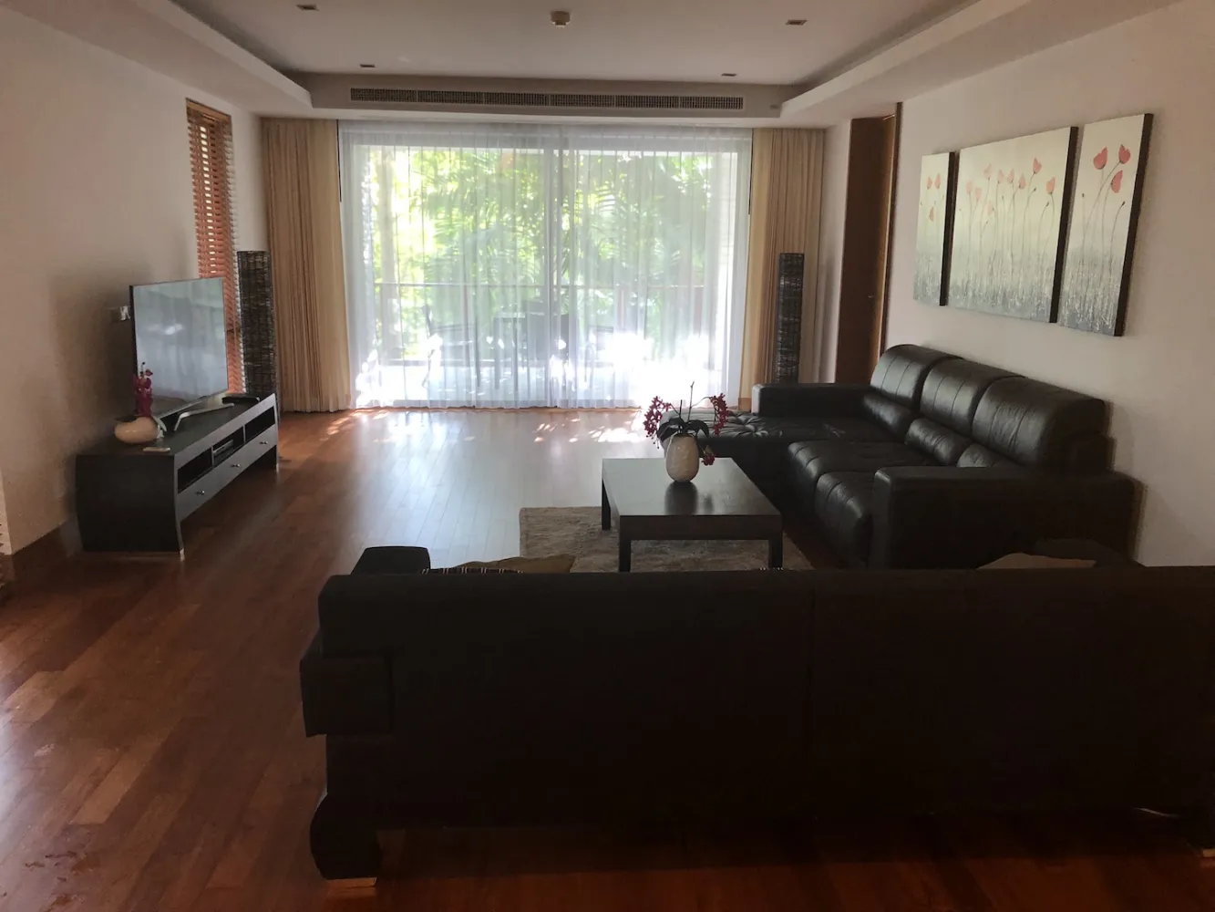 Property image - full photo 2