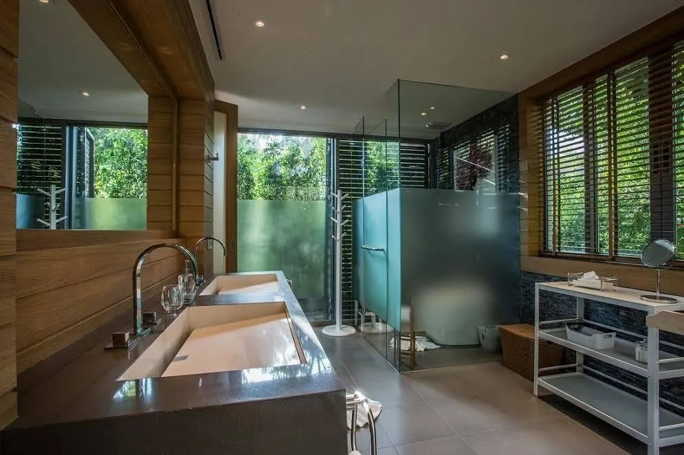 Property image - full photo 12