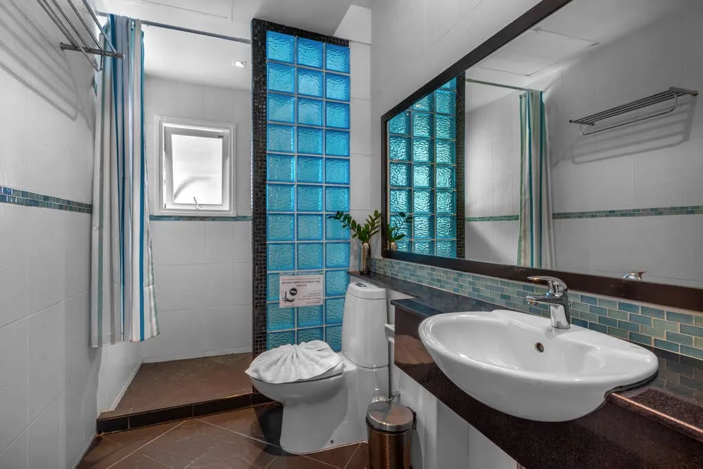 Property image - full photo 18