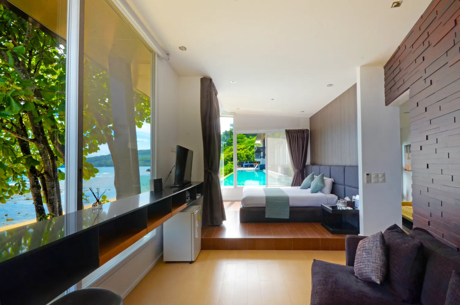 Property image - full photo 3