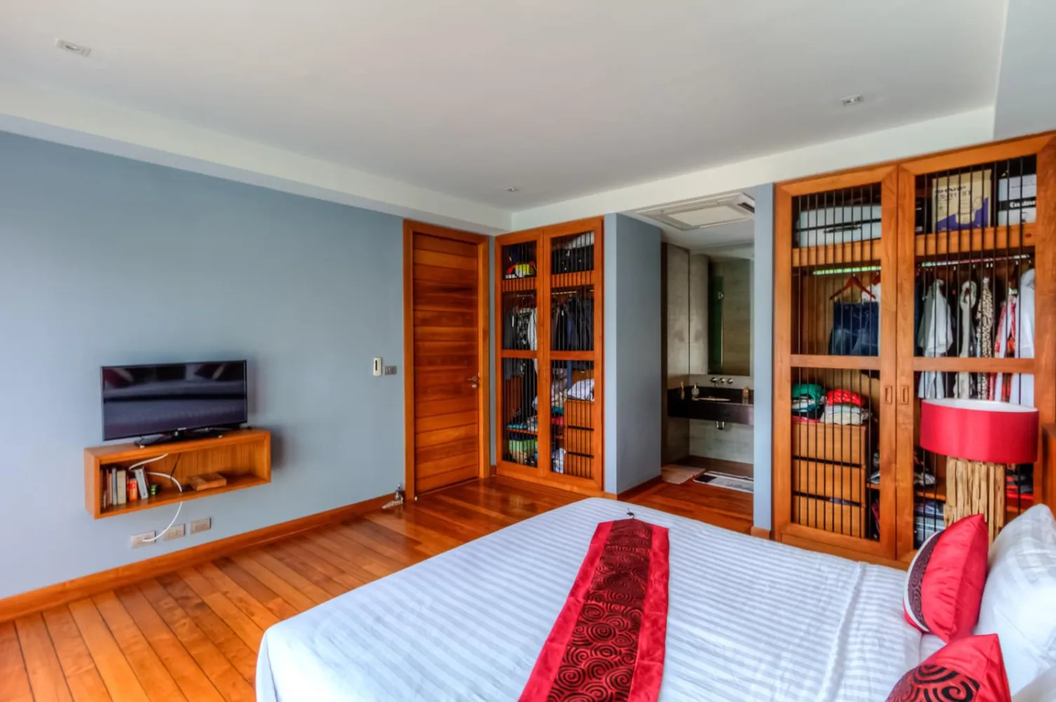Property image - full photo 32