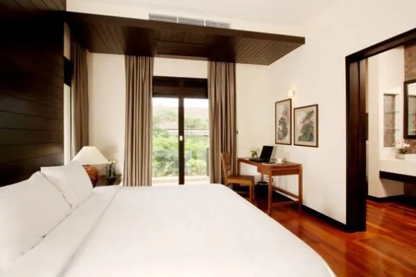 Property image - full photo 4