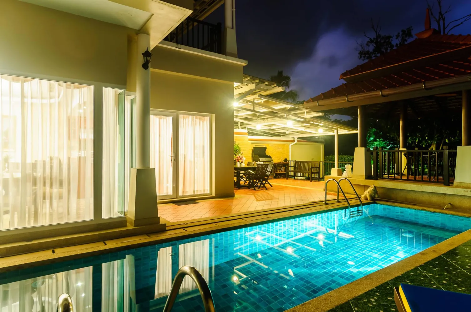 Property image - full photo 2