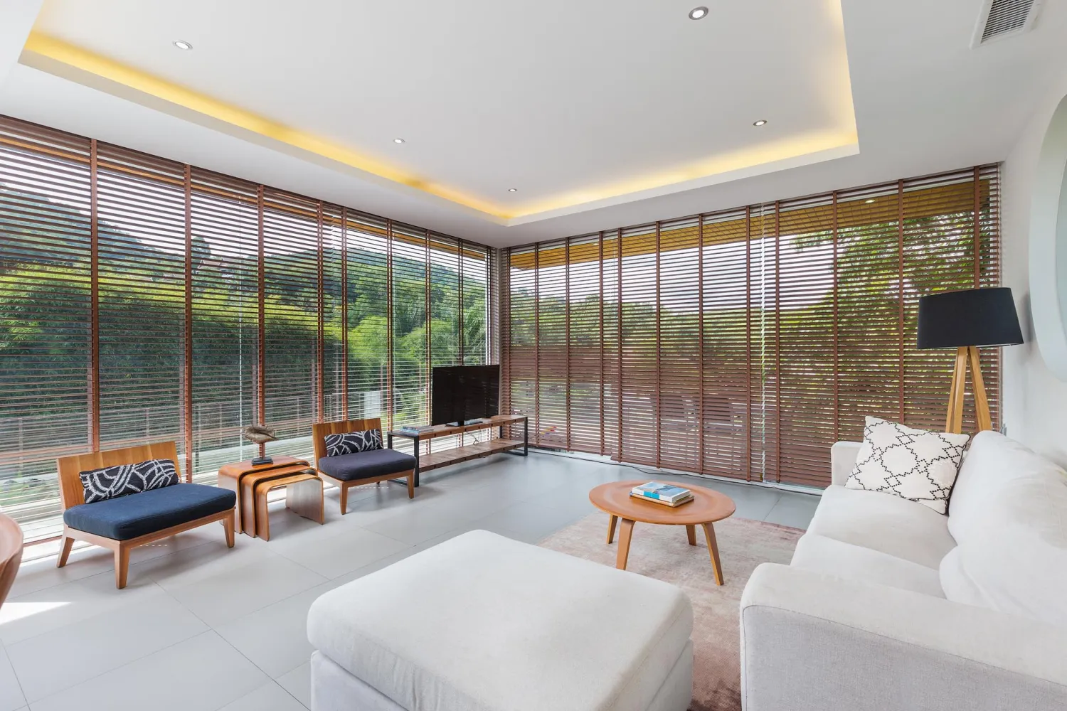 Property image - full photo 3