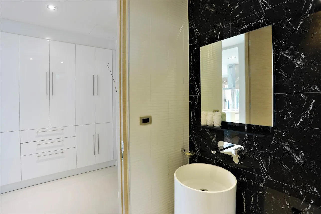 Property image - full photo 18