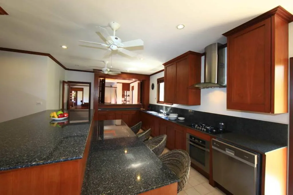 Property image - full photo 5