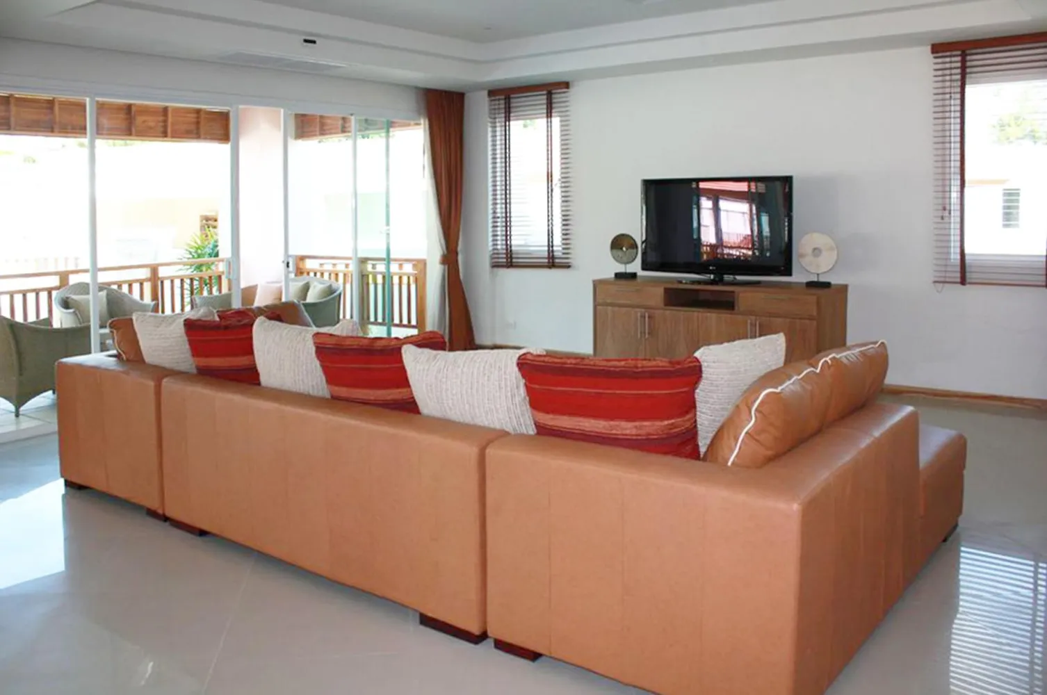 Property image - full photo 2