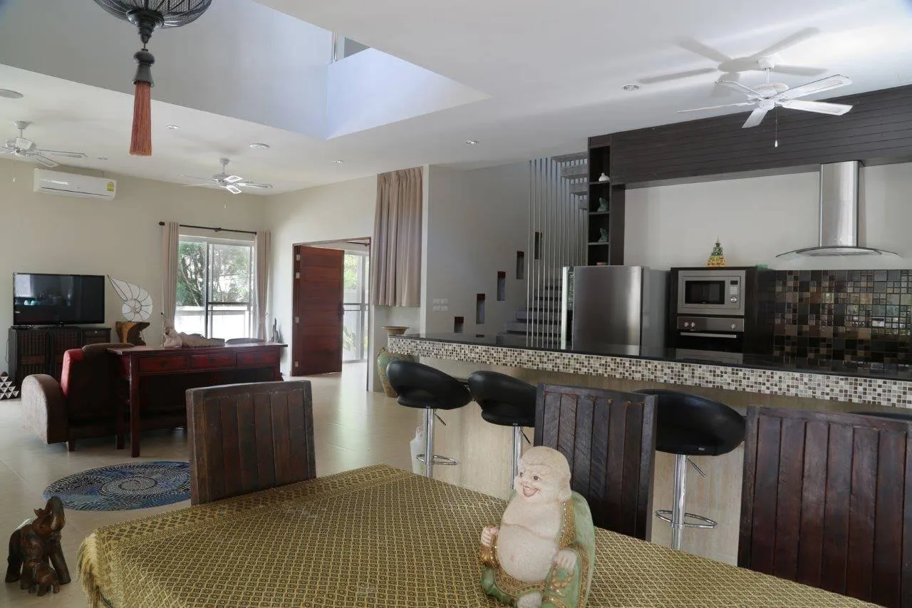 Property image - full photo 13