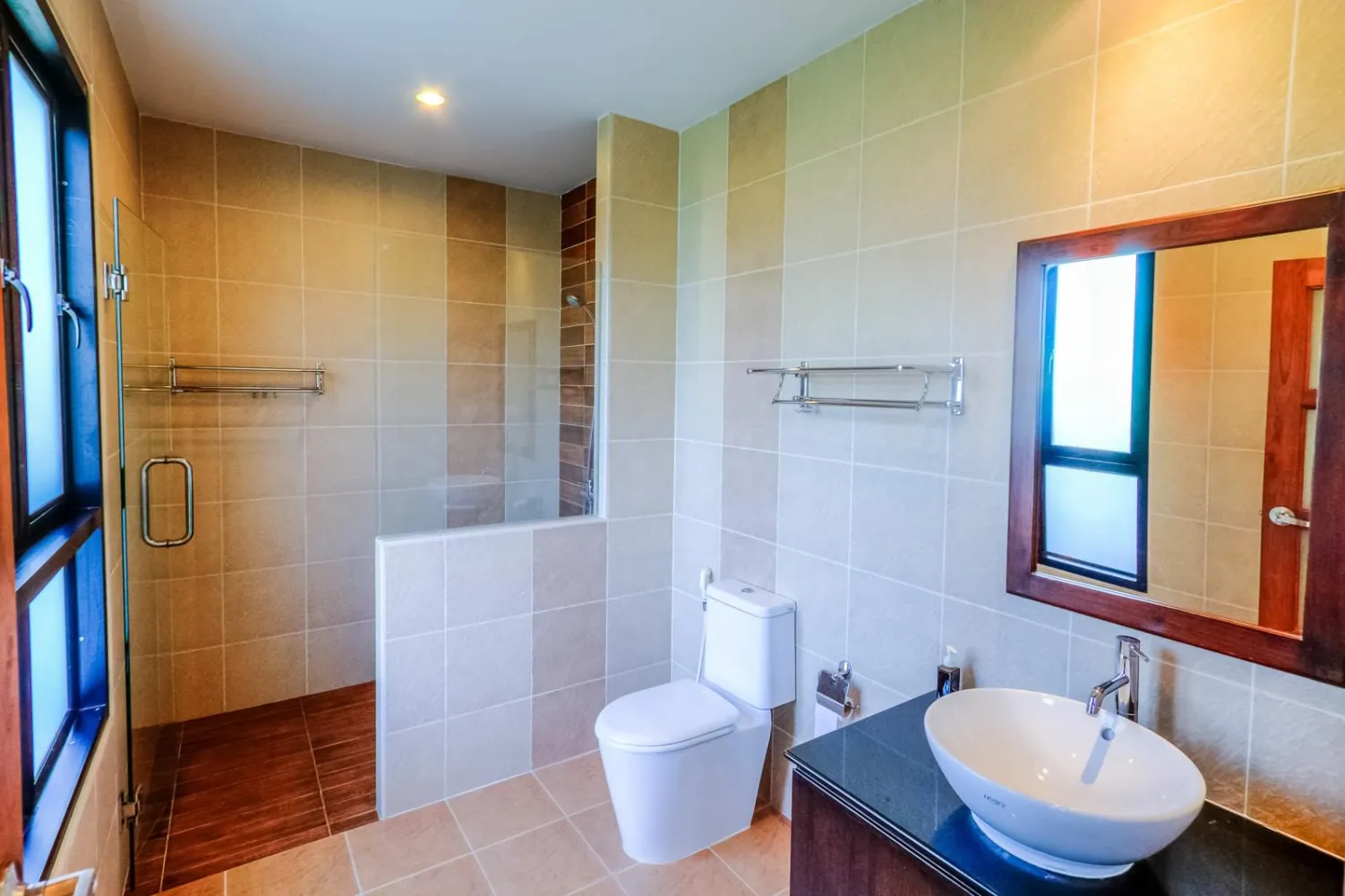 Property image - full photo 44