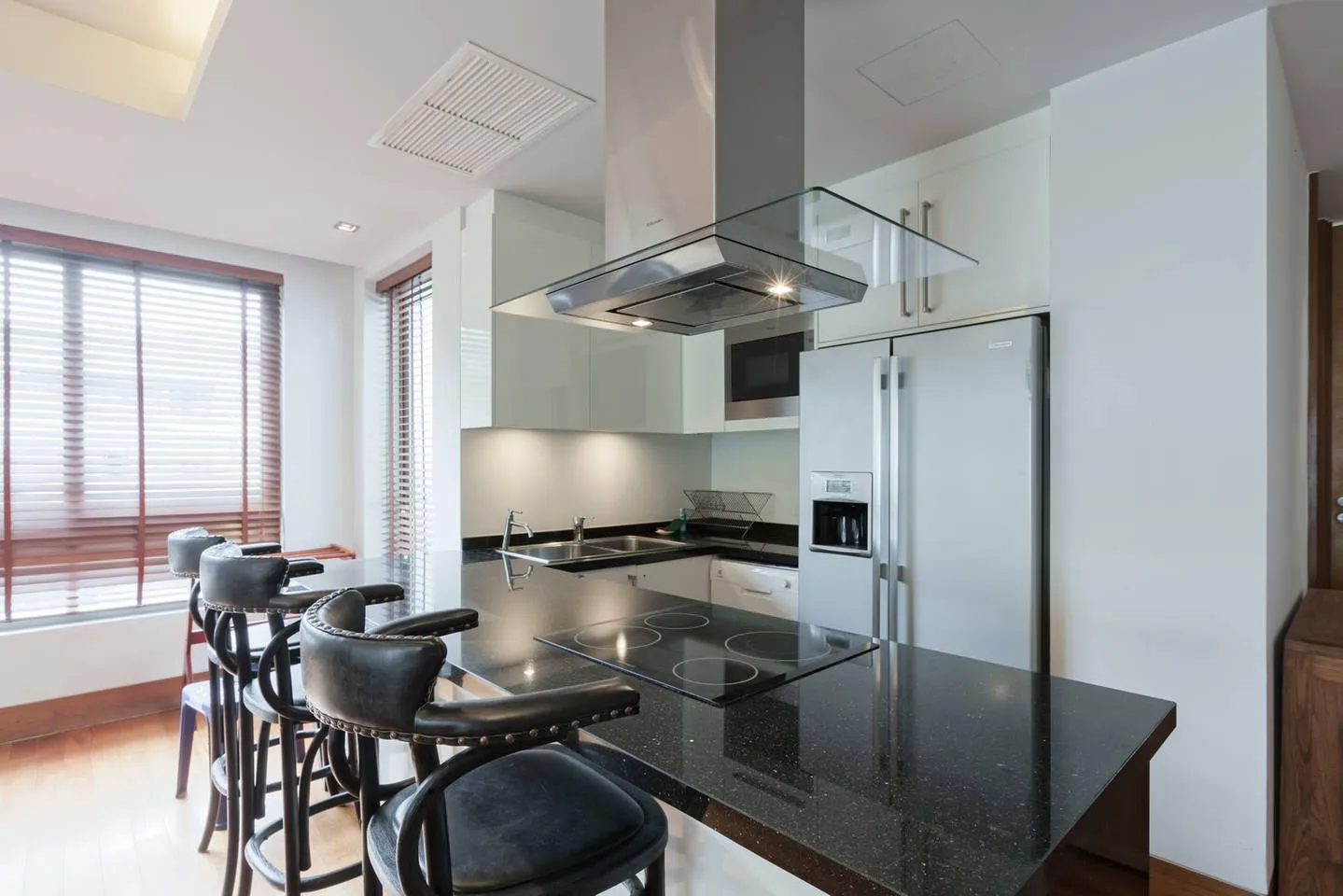 Property image - full photo 3
