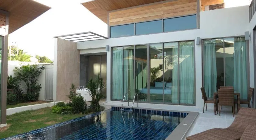 Property image - full photo 2