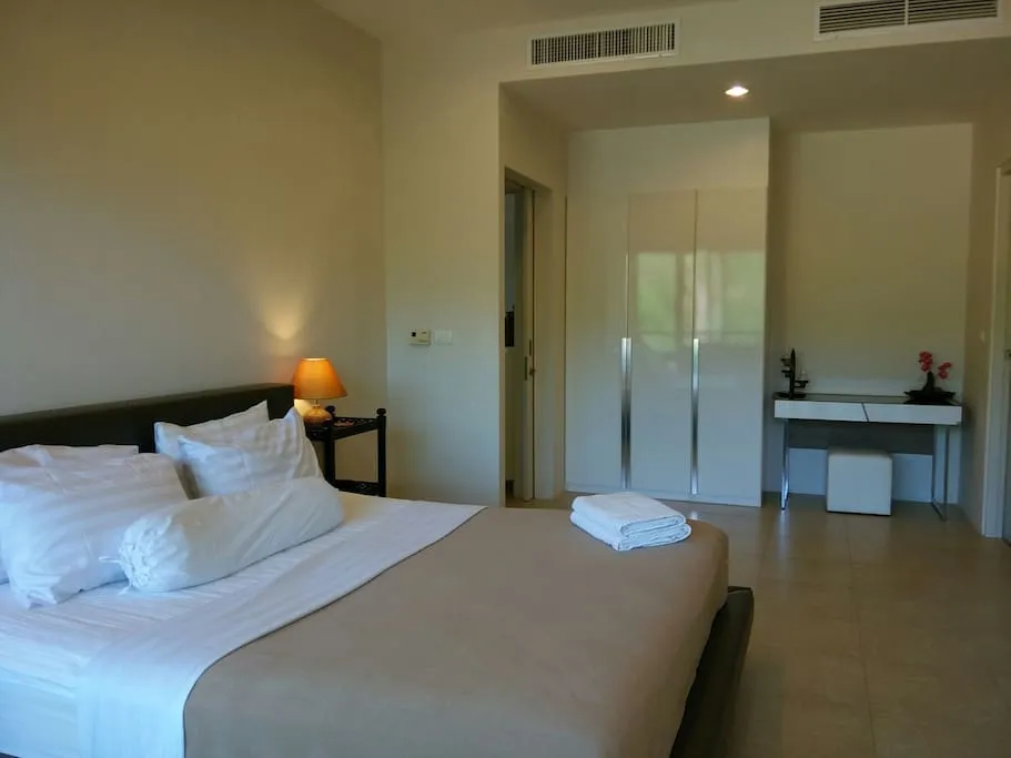 Property image - full photo 14