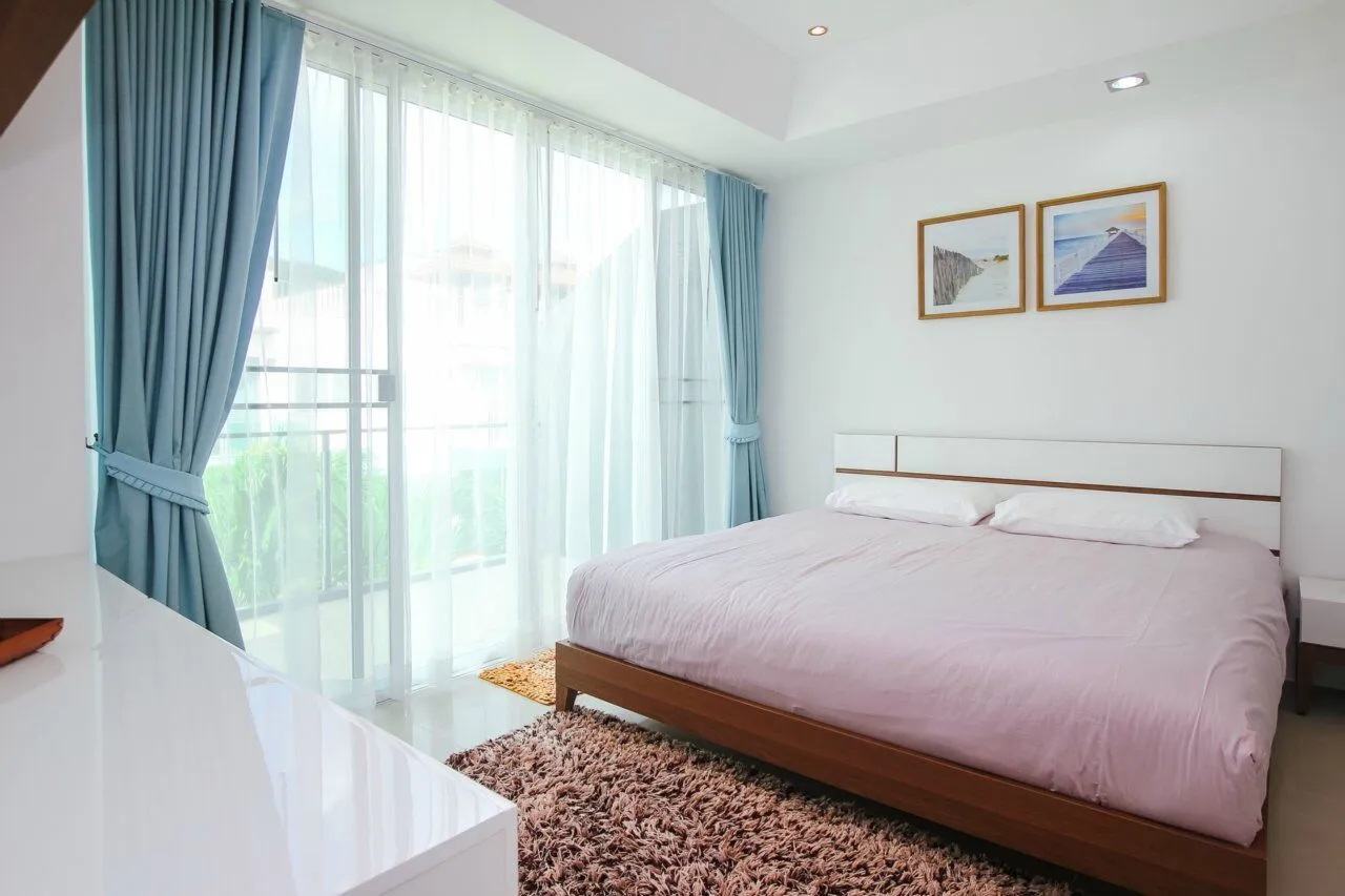 Property image - full photo 2