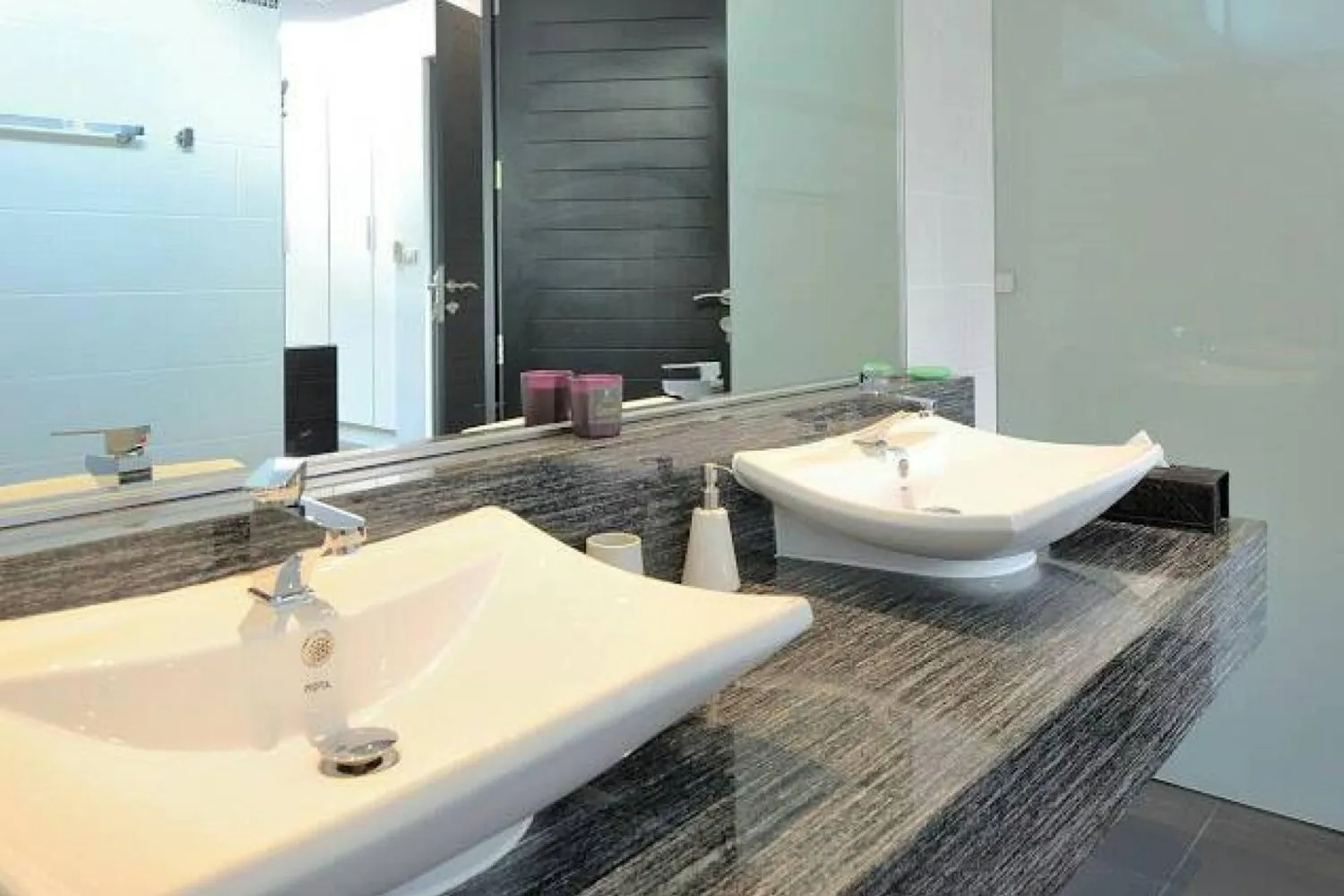 Property image - full photo 4