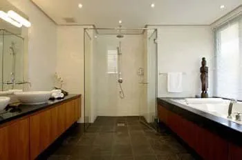 Property image - full photo 6