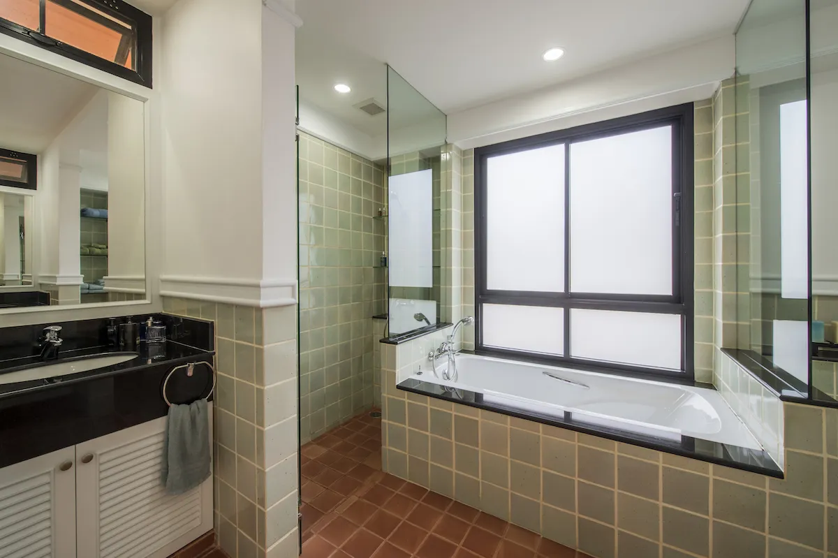 Property image - full photo 16
